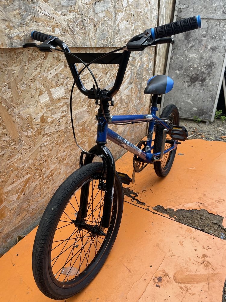 Bicicleta bmx jumoer muddyfox roti 20”