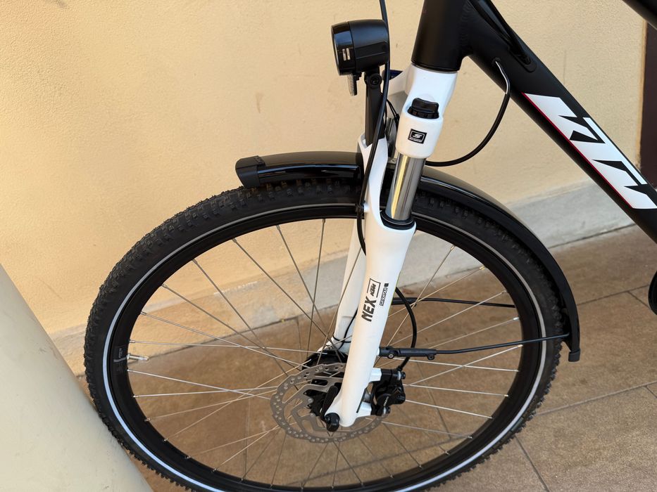 Bicicleta Trekking KTM Avenza CrossStreet noua