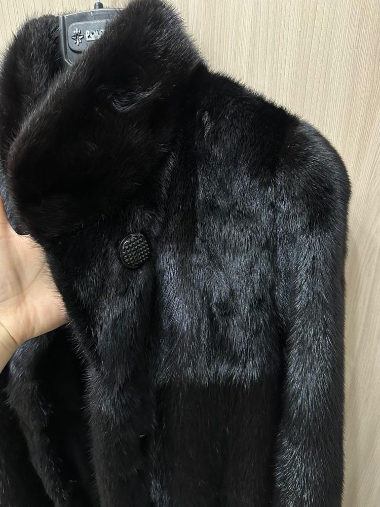 Продам женскую норковую шубу