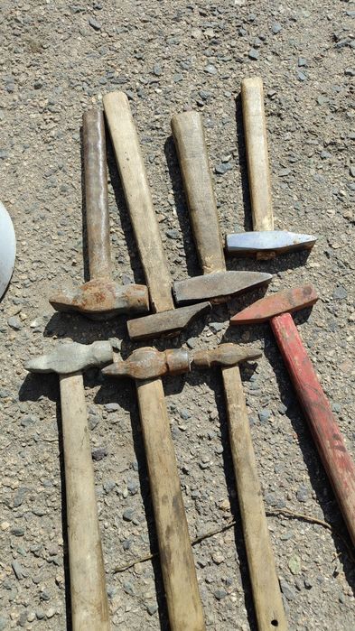 Шётка для чистки металла и другие