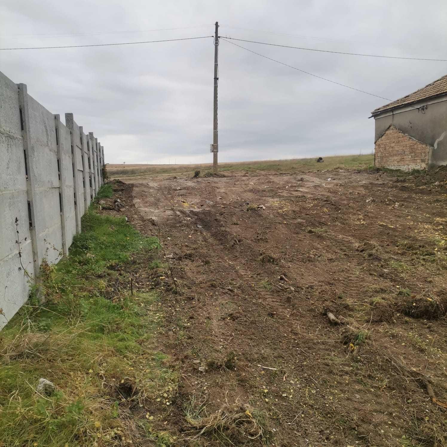 Продавам 1 дка празен,равен  парцел -гр.Плиска.