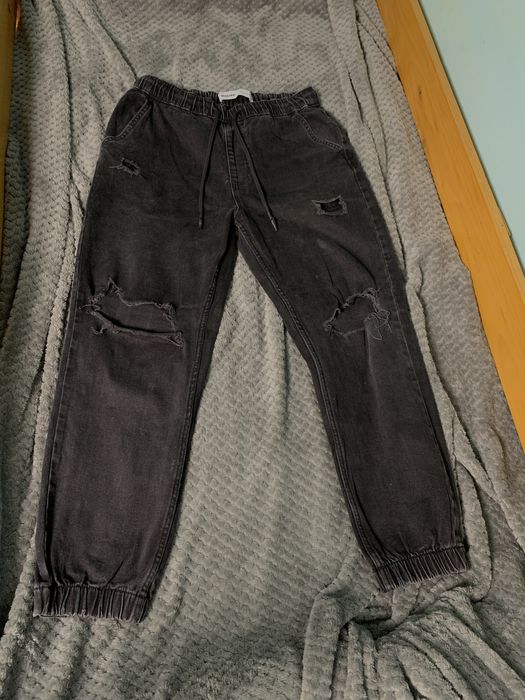 Blugi bershka rupti negri cu elastic