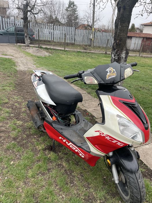Продава се скутер 50cc