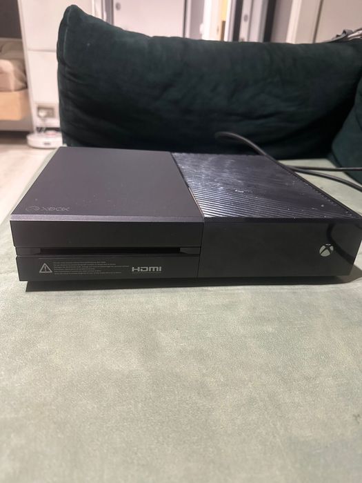 Xbox one 1 tb memorie + doua jocuri fara controler