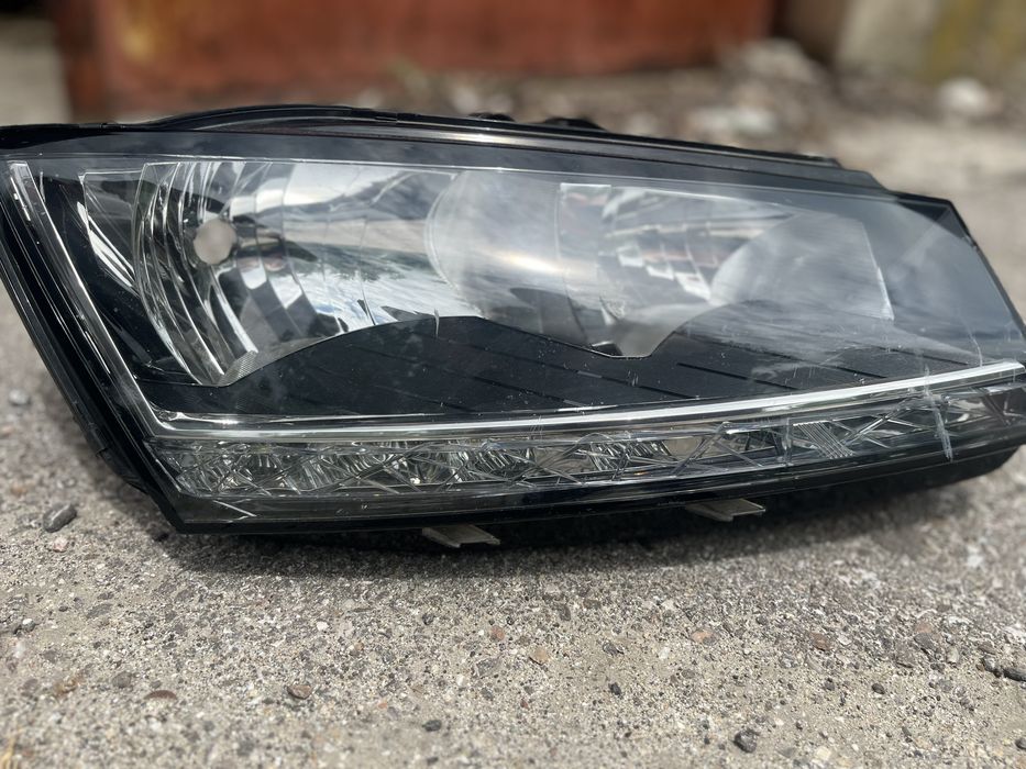 Фар за Skoda Fabia III Facelift/ Шкода Фабиа 3 Фейслифт