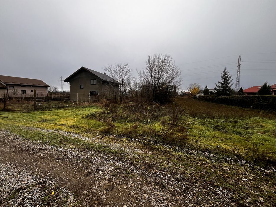 Vand teren intravilan 1000 mp