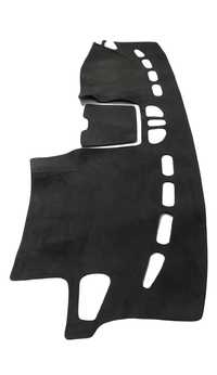 Защитная накидка на панель приборов автомобиля Skoda Yeti изготовлена