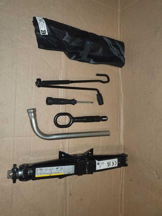 Аварийно обурудване крик за Ауди Кю 2 Шкода Сеат 1100 кг