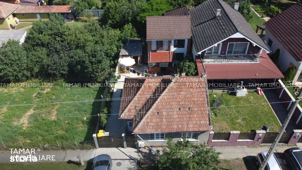 Imobil compus din 2 clădiri, Vilă + casă, Teren 561 mp -Bujac