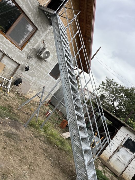 Scări metalice zincate