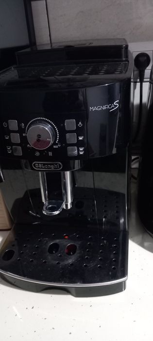 Vând expresor Delonghi Magnifica "S"
