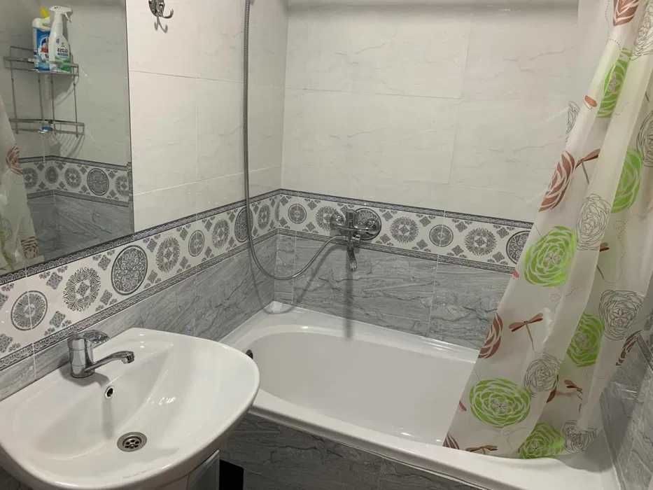 метро ХАМЗА Чиланзар - 1 кв-л 1/3/5 балкон 1.5х6