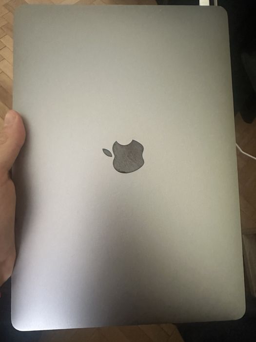MacBook Air 13” 2020 i3 | 8GB RAM | 256GB SSD | Много добро състояние