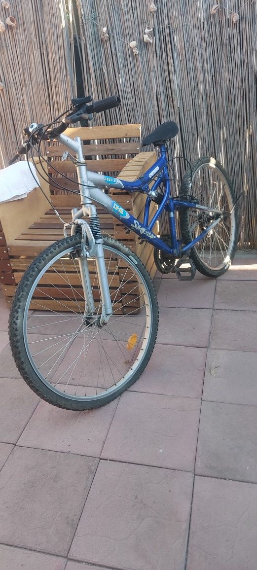 de vanzare 2 biciclete, pentru piese sau reparare.