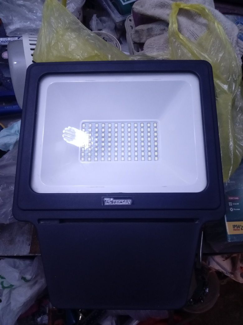 Прожектор 50 W .