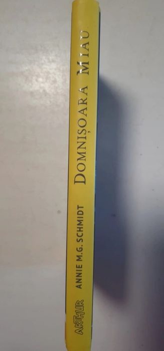 Carte domnisoara miau
