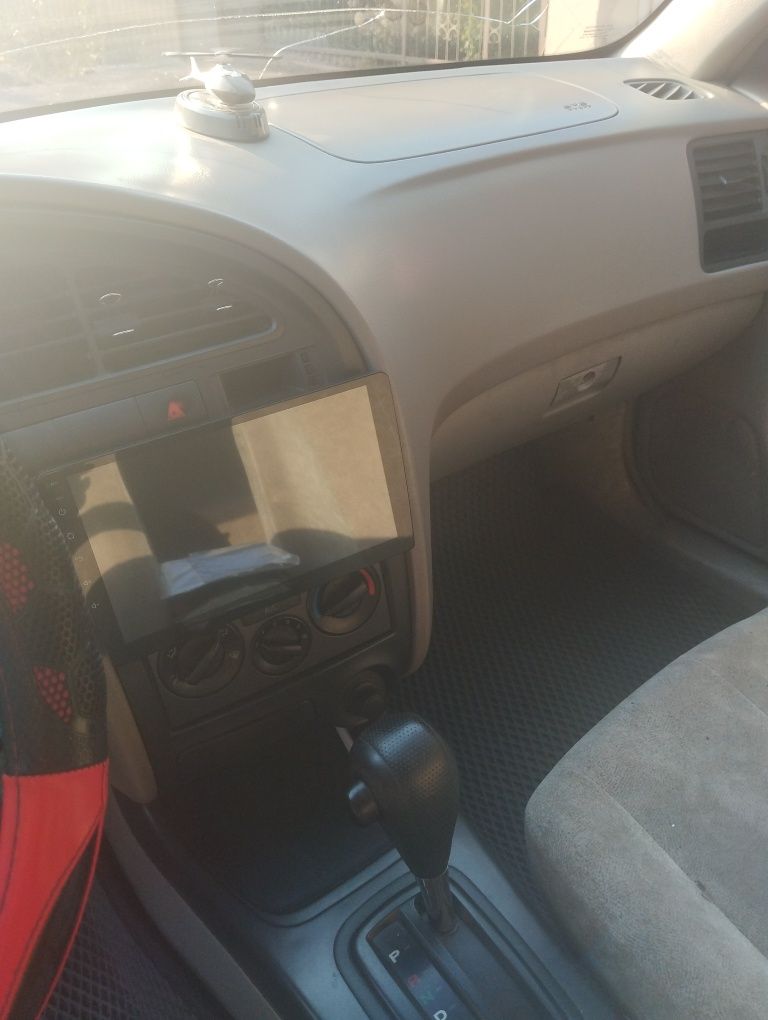 хундай элантра 2000 года выпуска авто на полном ходу,