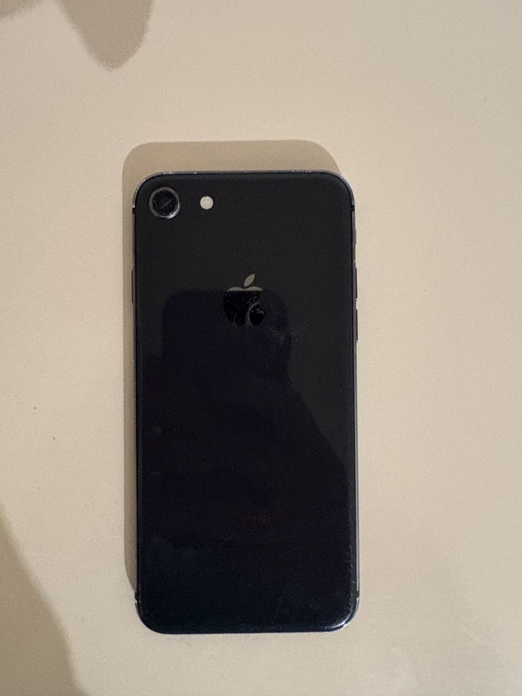 Iphone 8 экран трешин,в остальном все в норме