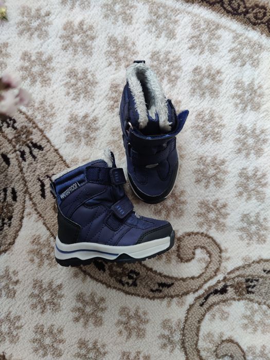 Vând ghetuțe fetițe și băieți