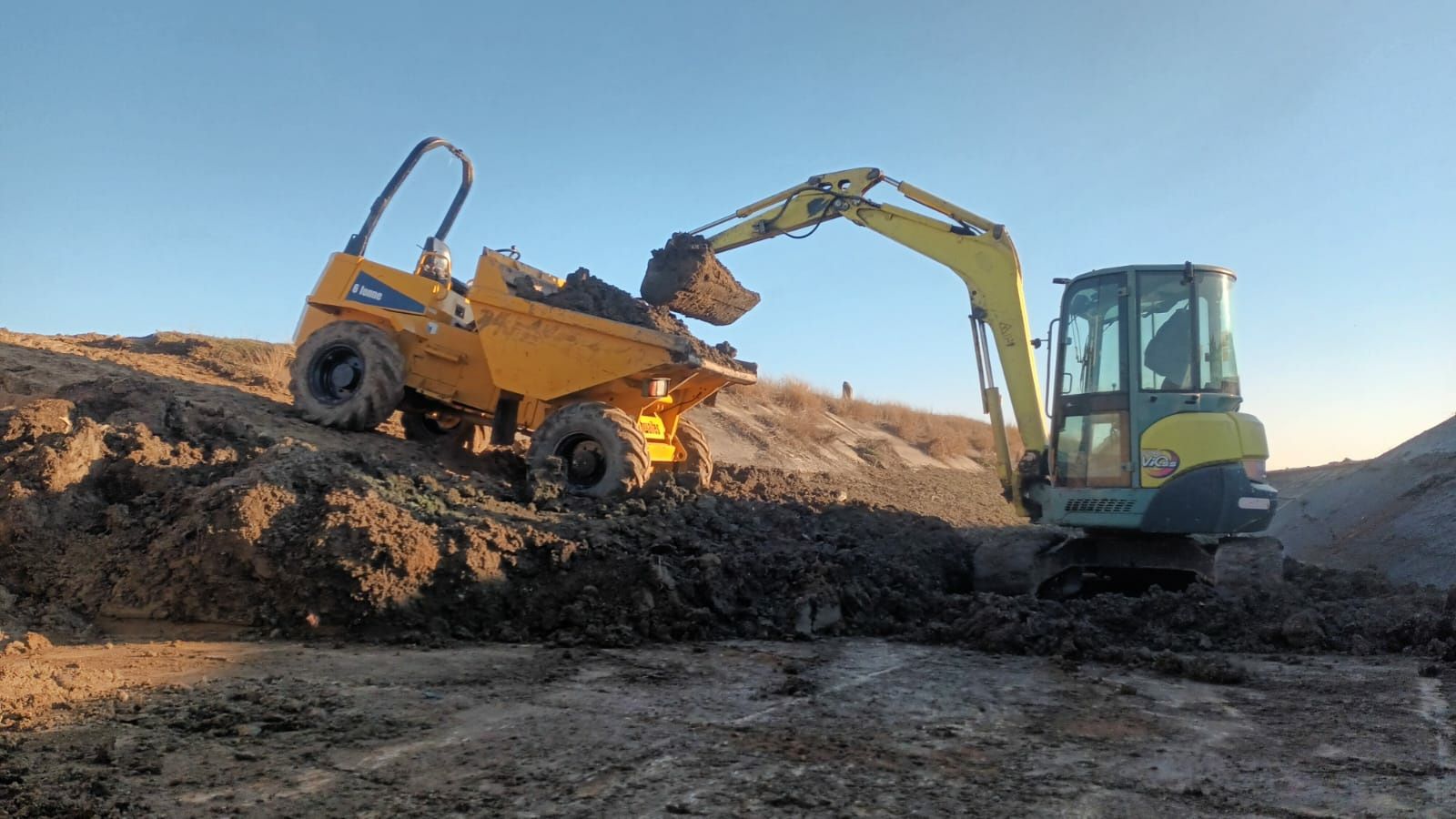 Utilaje Miniexcavator Excavator Bobcat Sapaturi Santuri Fundatie Gropi