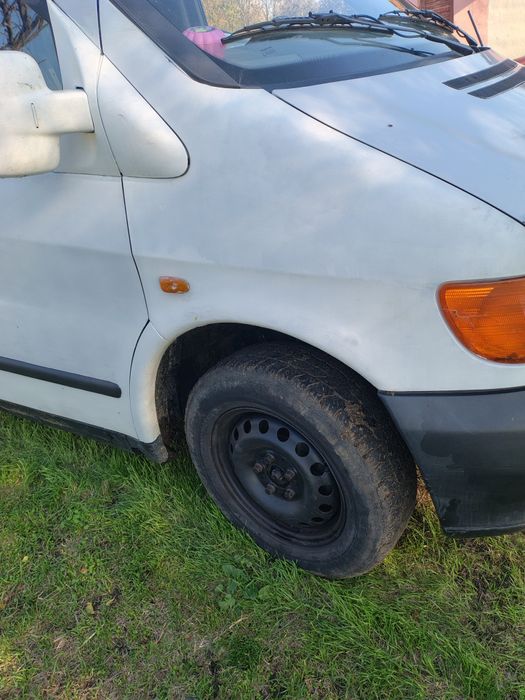 Microbuz Mercedes Vito