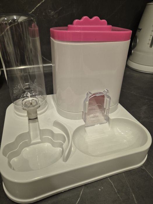 Диспенсър хранилка за куче/ коте