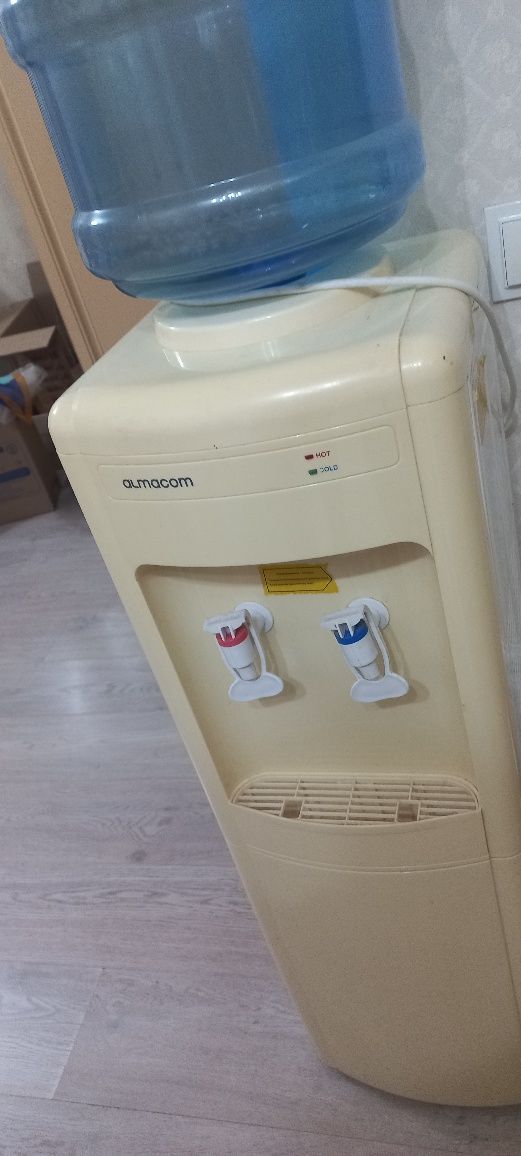 Продаётся кулер и бутылки можно по отдельности в отличном состоянии то