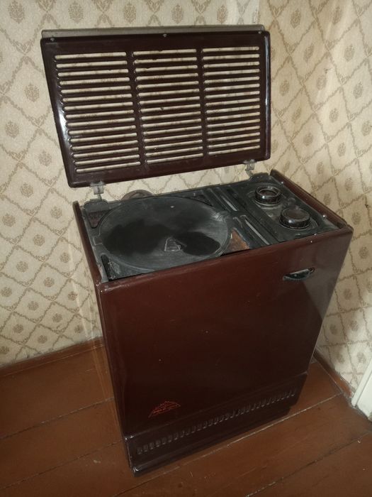 Продавам 2бр.нафтови печки-Юг супер и Металургия.