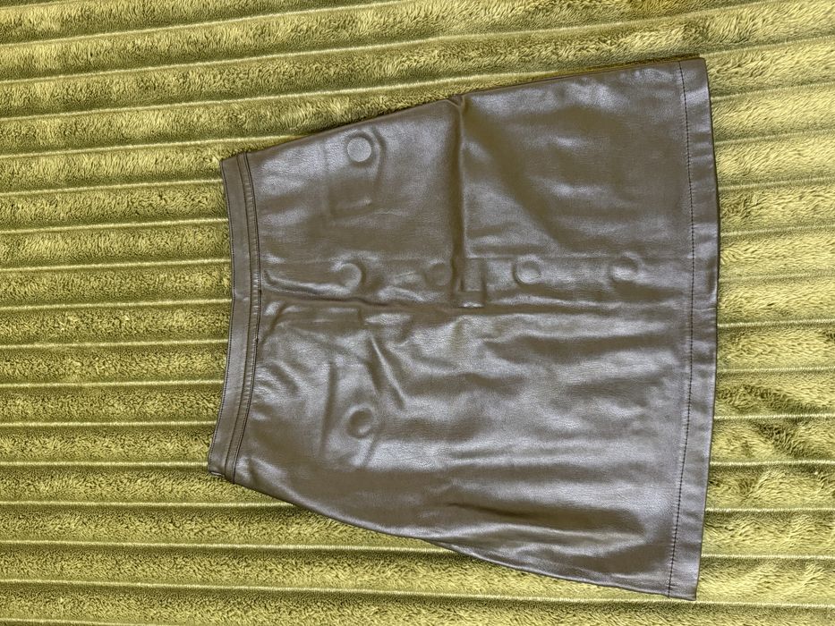 Черна кожена пола