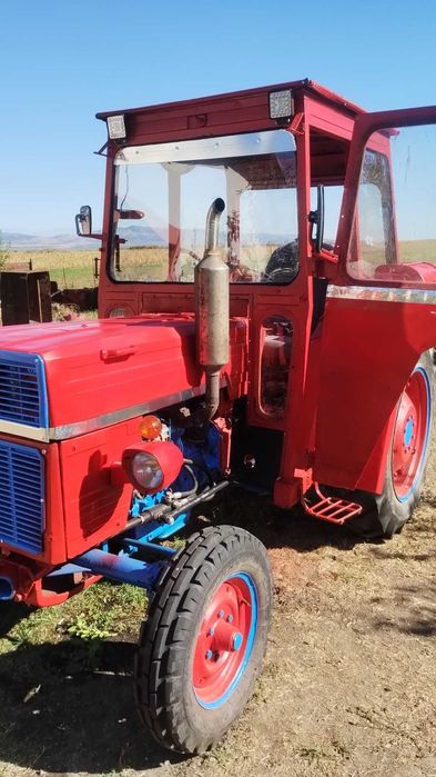 Vand sau schimb Tractor U445 in perfecta stare