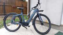 Bicicletă noord electrică cu transmisie curea.