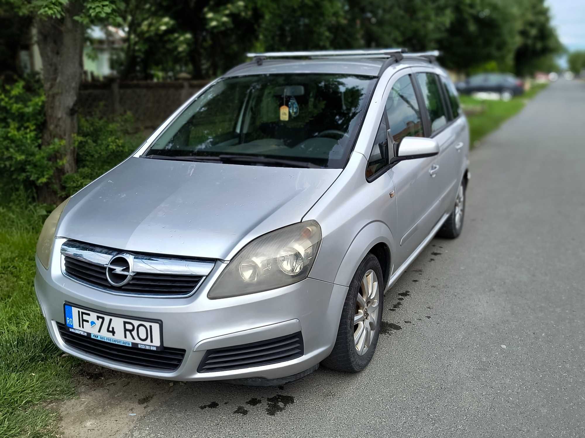 Vând Opel Zafira B