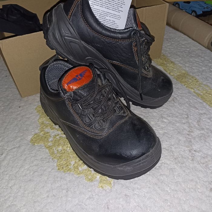 Обувки работни 36