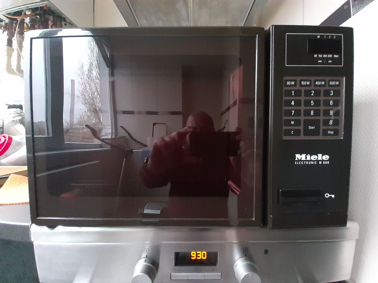 Cuptor microunde  Miele m688