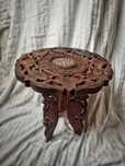 Măsuță sculptată manual India – de decor / suport flori