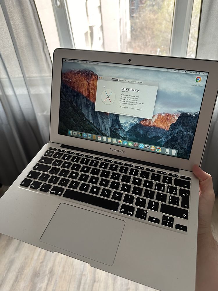 Macbook Air 11 inch 2012 i5 1.7 GHZ 4 GB RAM 64 SSD QWERTY