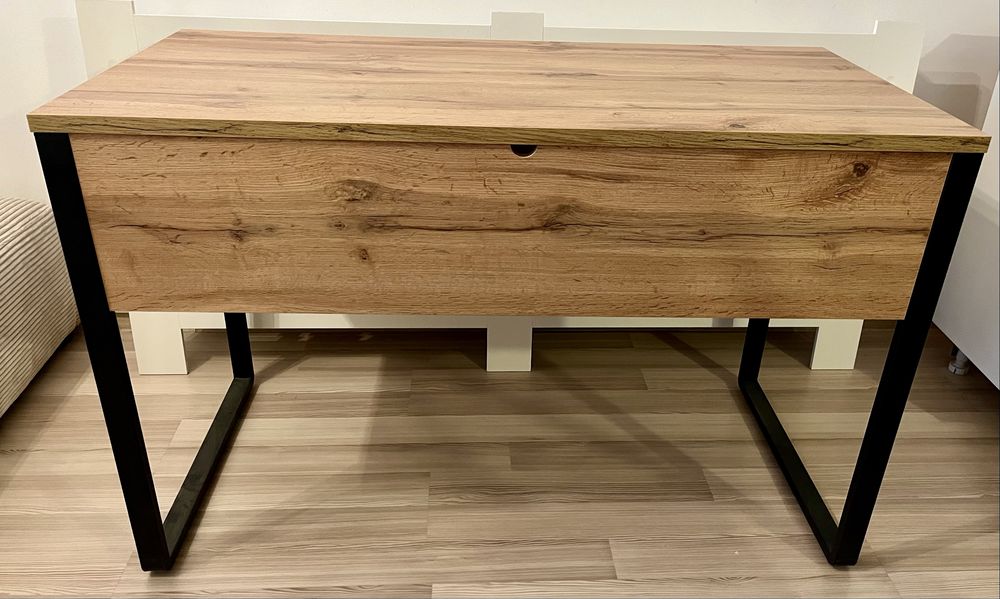 Birou cu sertar, stare perfecta, dimensiune 120 x 60 x 77 + un scaun