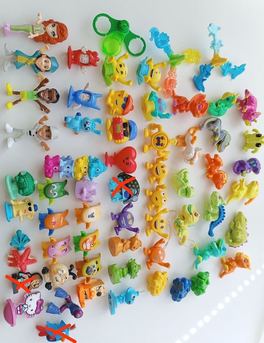 Играчки от шоколадови яйца и Лего фигурки