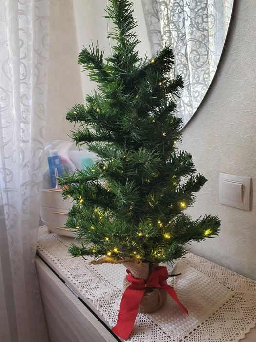 Продам елочку святящаяся