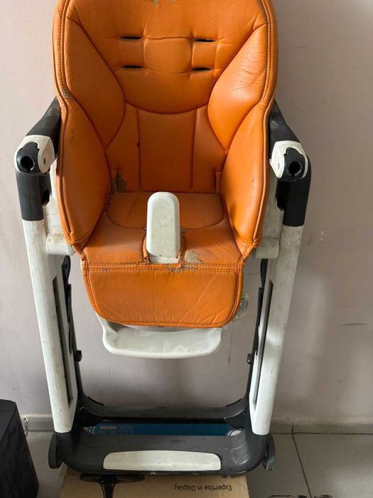 Детское кресло с обеденный столом