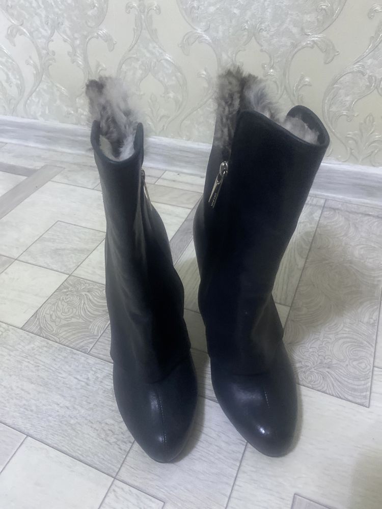 Отдам бесплатно сапоги