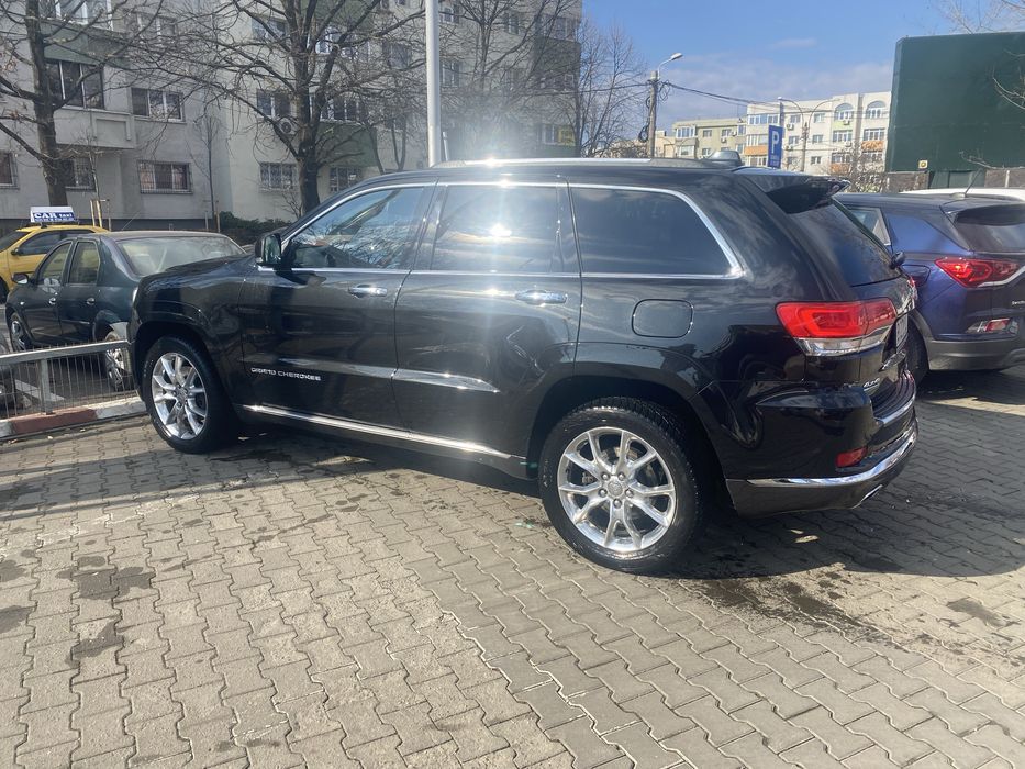 Jeep Grand Cherokee_Summit Edition Credit Auto