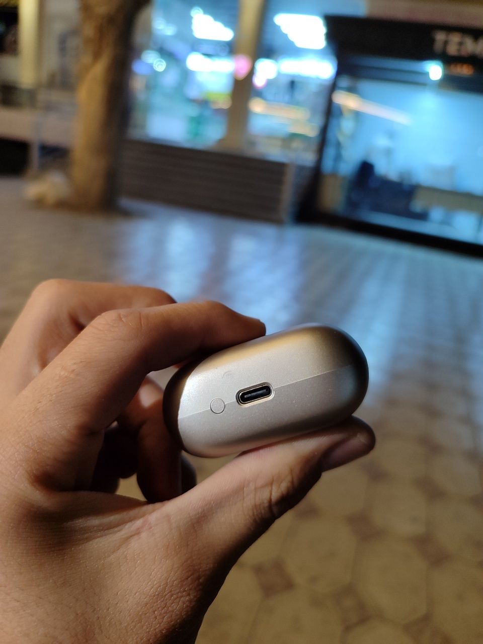 JBL Tour pro 2 sotiladi