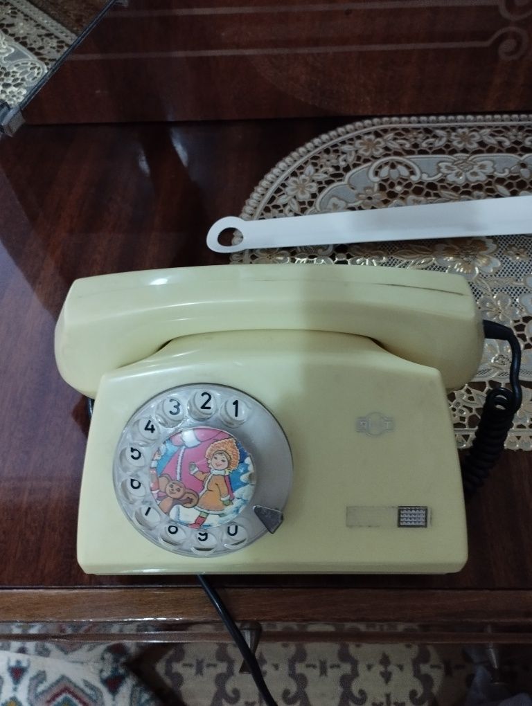 Телефон проводной  с дисковым номеронабирателем