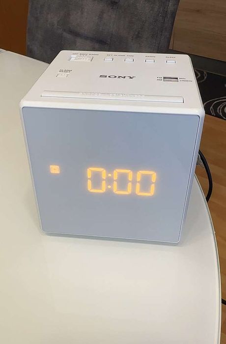 Radio cu ceas Sony ICFC1W