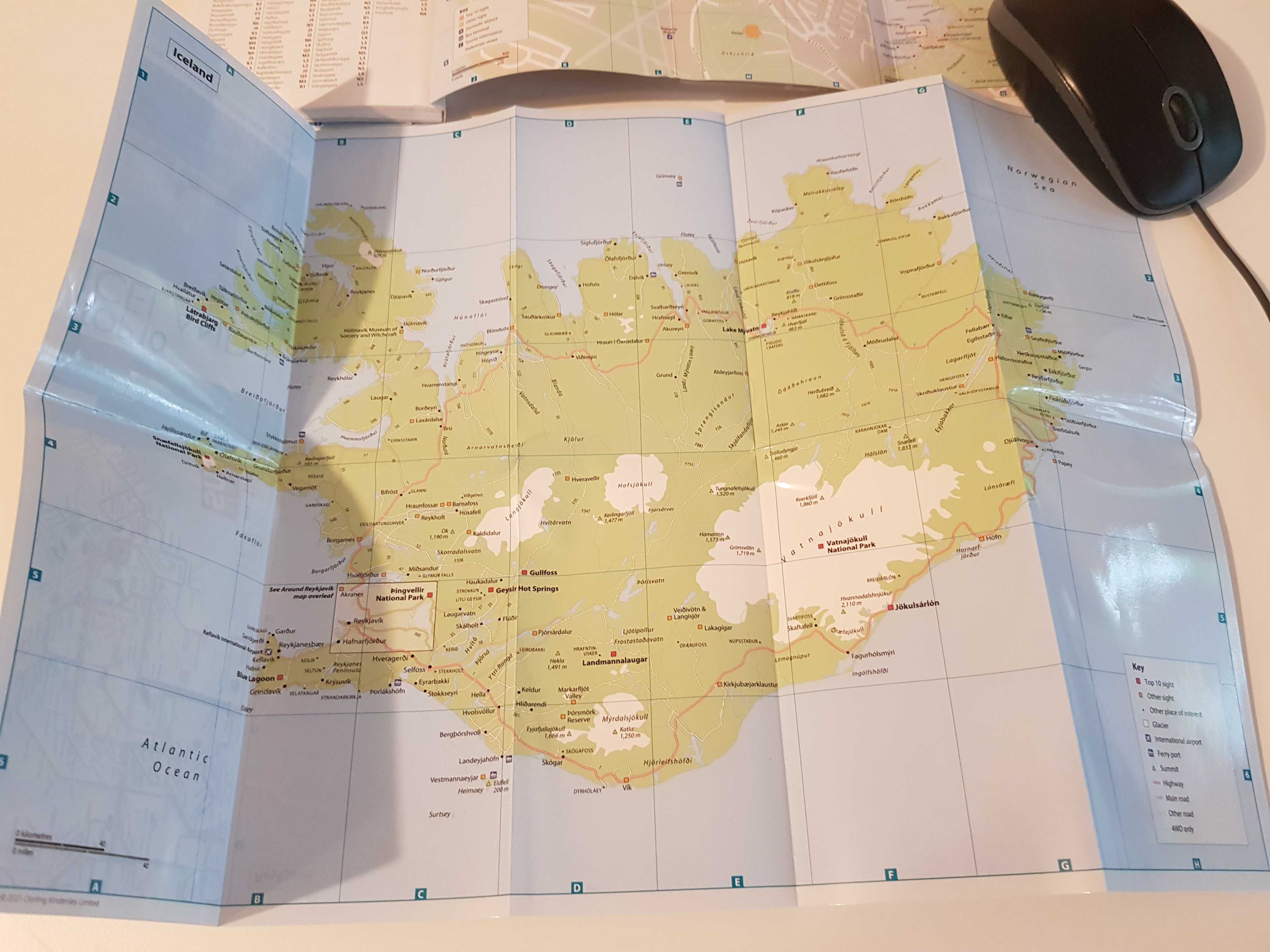 Harta plastifiata- Islanda si capitala