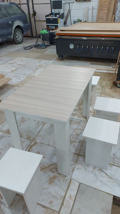 стол и 4 табуретки цена с доставкой 30000 есть шкаф