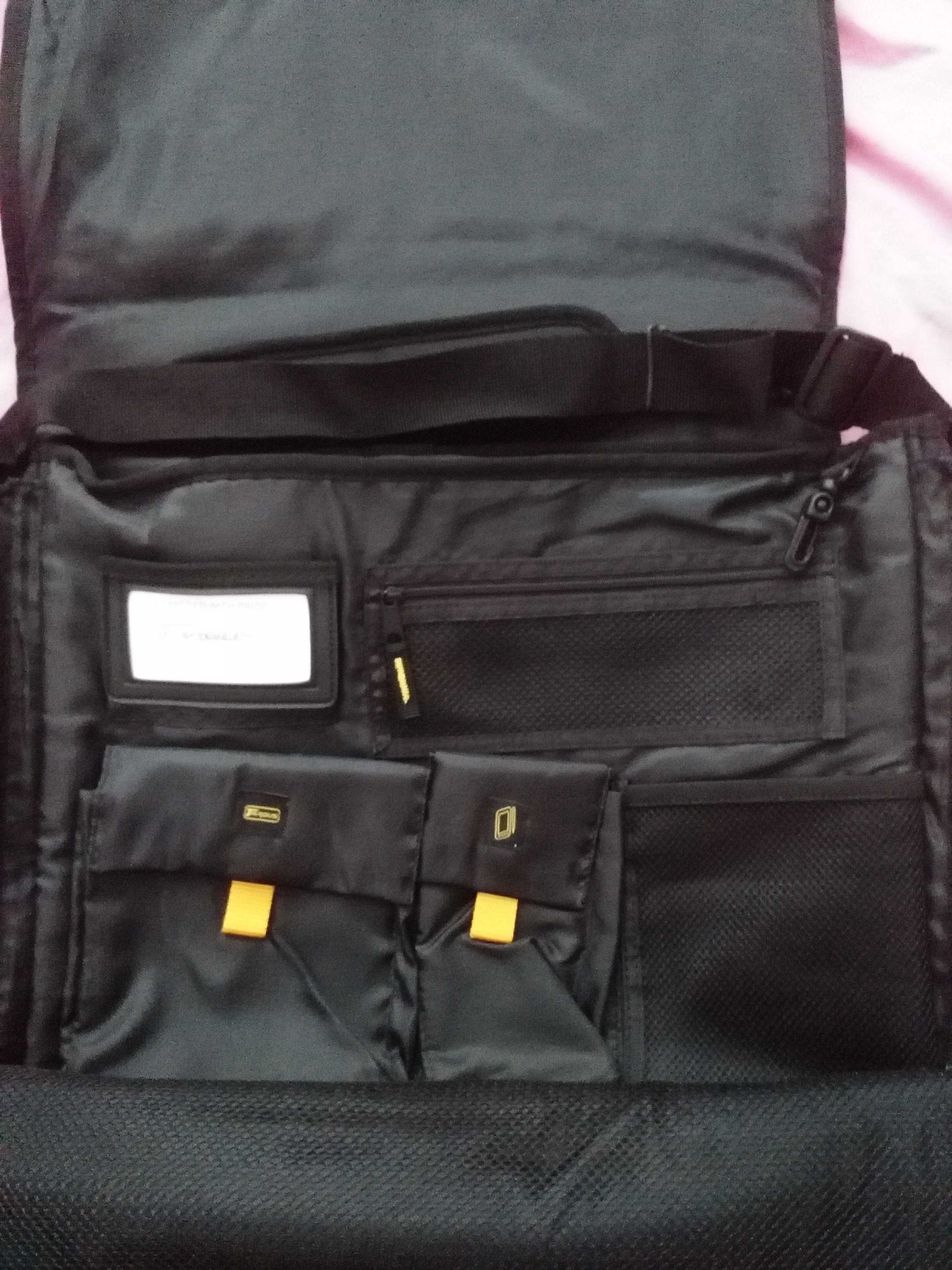 Кейс за лаптоп Targus XL Metro Messenger notebook case BEU0298