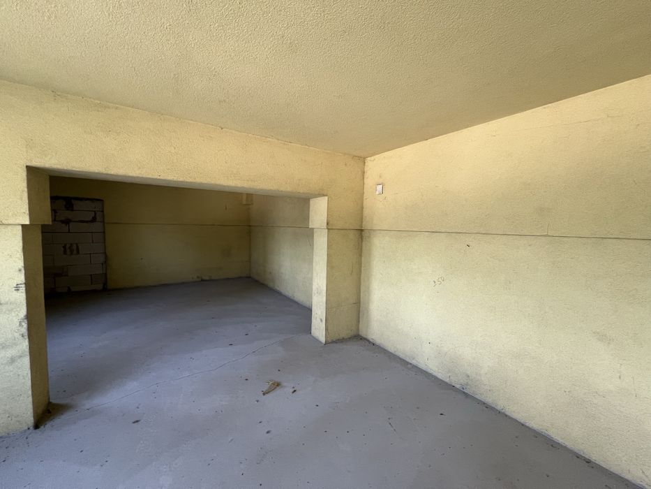 Vand / schimb spatii birouri ( comerciale )