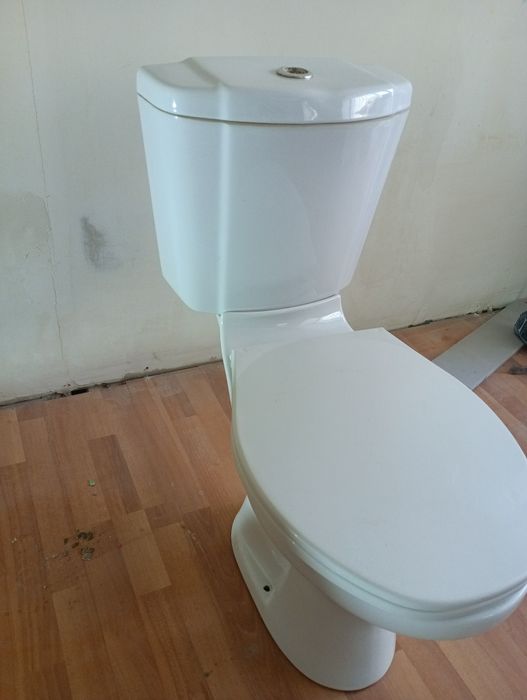 Продам унитаз cersanit